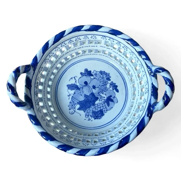 Vtg Blue White Harvest Basket Fruit Pattern Reticulated Bowl Twisted Handles 8" - Picture 7 of 9